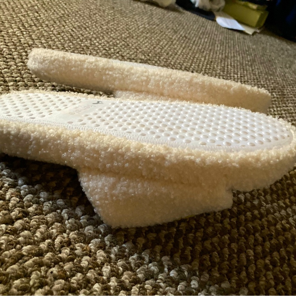 Slipper 😍 - Picture 2 of 3